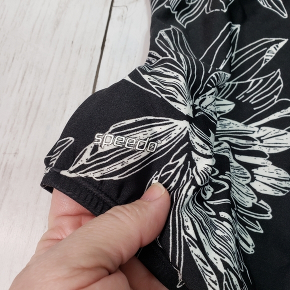 Speedo Black White Floral One Piece Swimsuit Sz 8 - Picture 2 of 4